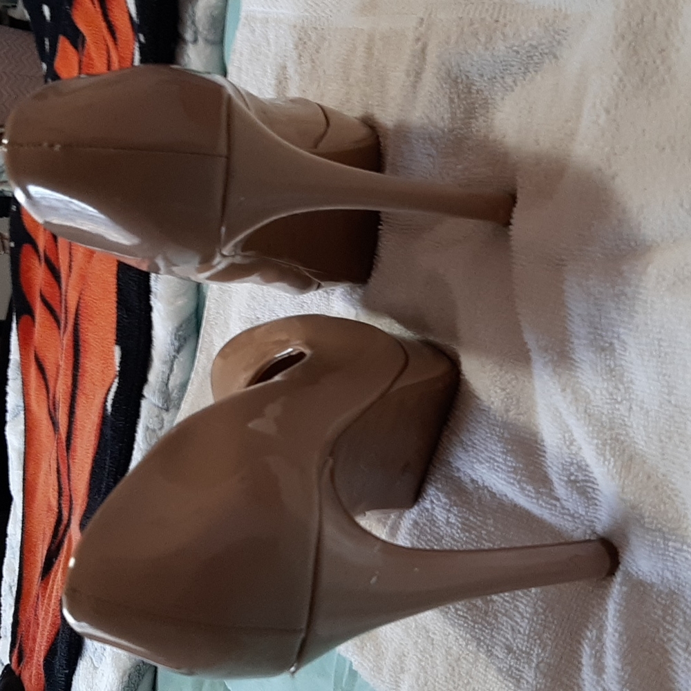 Heels - Picture 3 of 6
